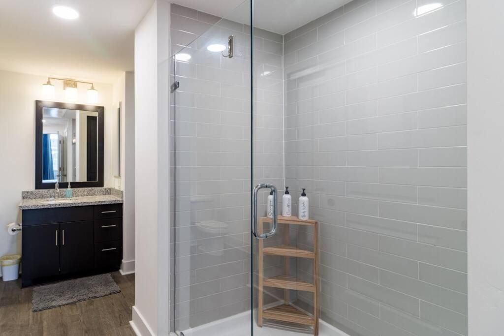 Luxurious Poolside Oasis Heart Of Midtown! Apartamento Phoenix