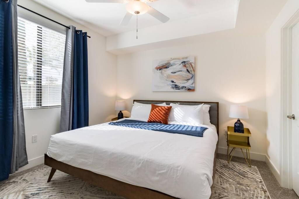 Luxurious Poolside Oasis Heart Of Midtown! Apartamento Phoenix