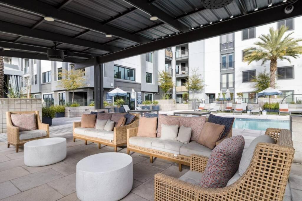 Luxurious Poolside Oasis Heart Of Midtown! Apartamento Phoenix