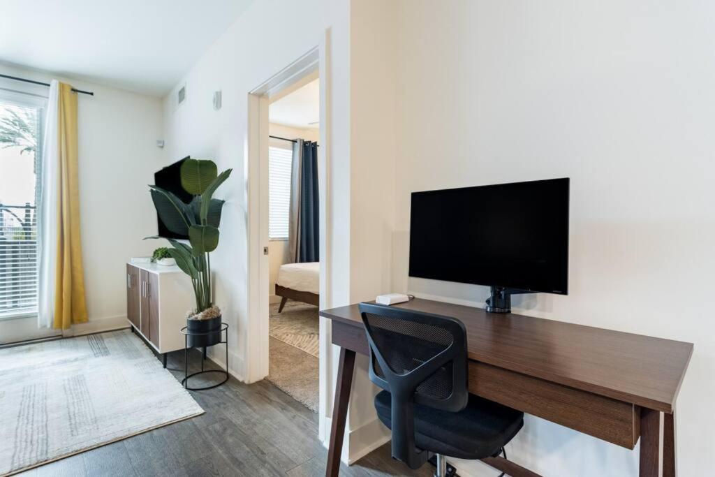 Luxurious Poolside Oasis Heart Of Midtown! Apartamento *