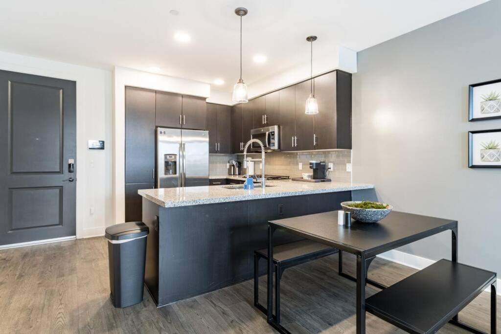 Luxurious Poolside Oasis Heart Of Midtown! Apartamento *