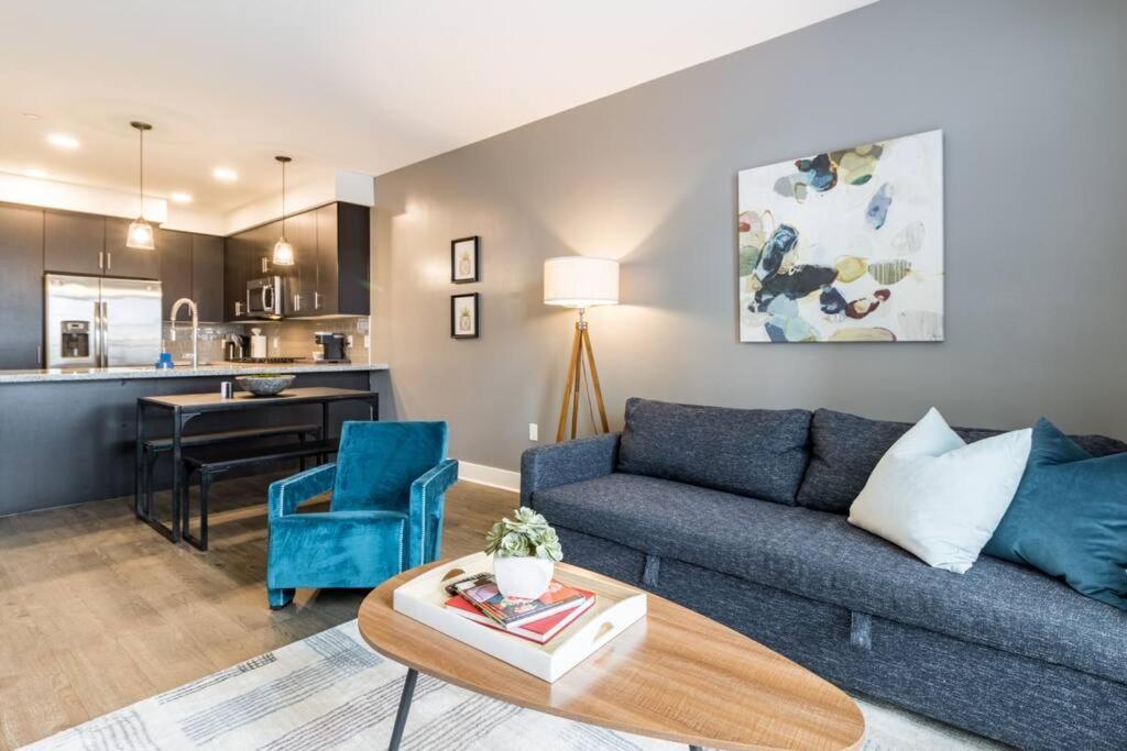 Luxurious Poolside Oasis Heart Of Midtown! *