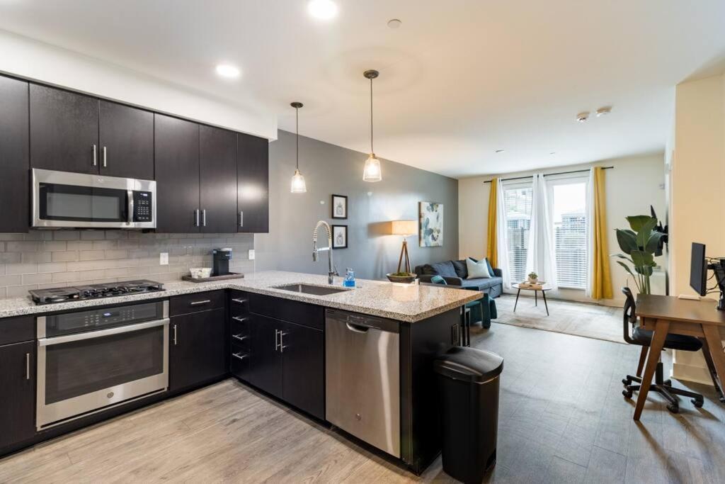 Apartamento Luxurious Poolside Oasis Heart Of Midtown!