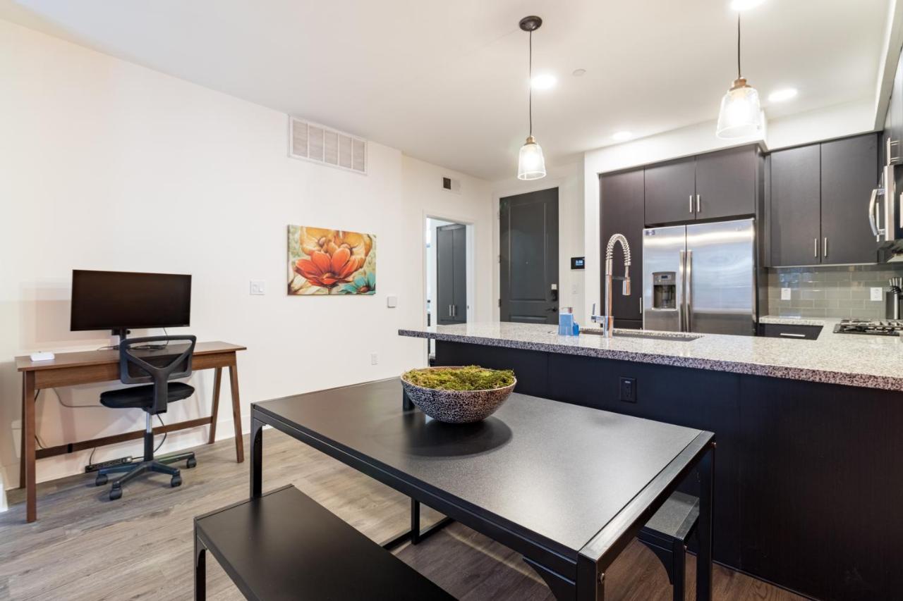 Luxurious Poolside Oasis Heart Of Midtown! Apartamento *