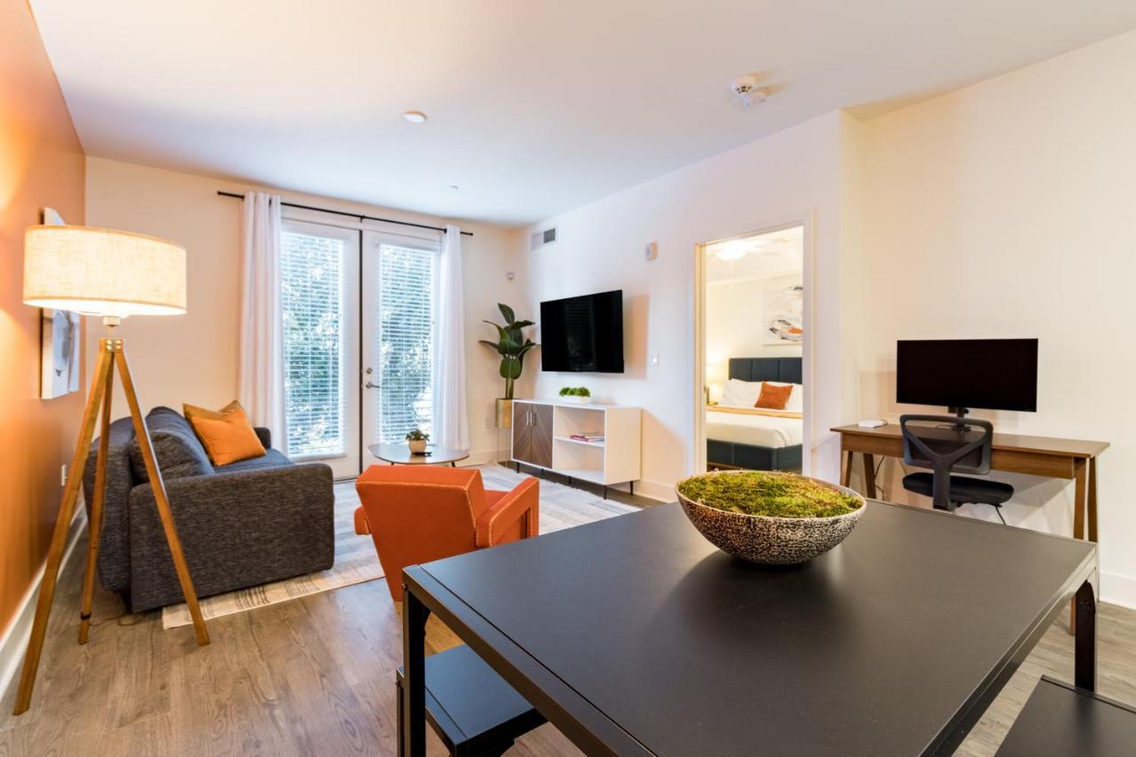 Apartamento Luxurious Poolside Oasis Heart Of Midtown!