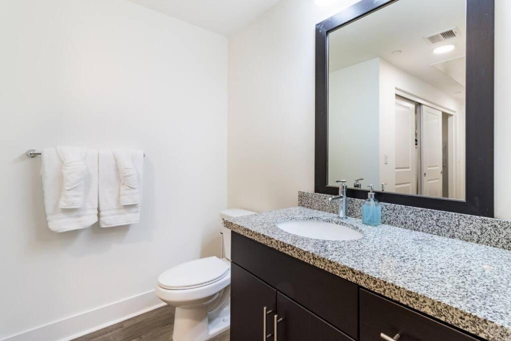 Luxurious Poolside Oasis Heart Of Midtown! Apartamento *