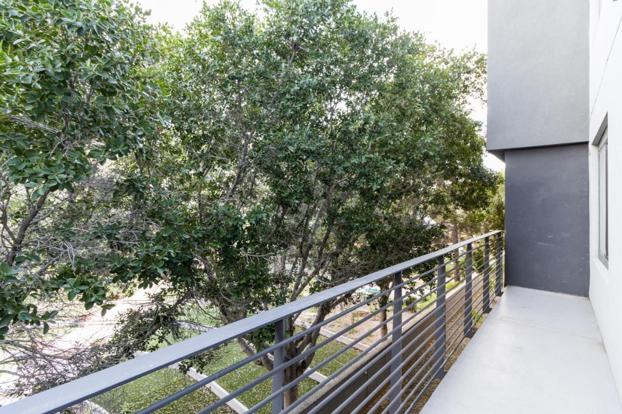 Apartamento Luxurious Poolside Oasis Heart Of Midtown!