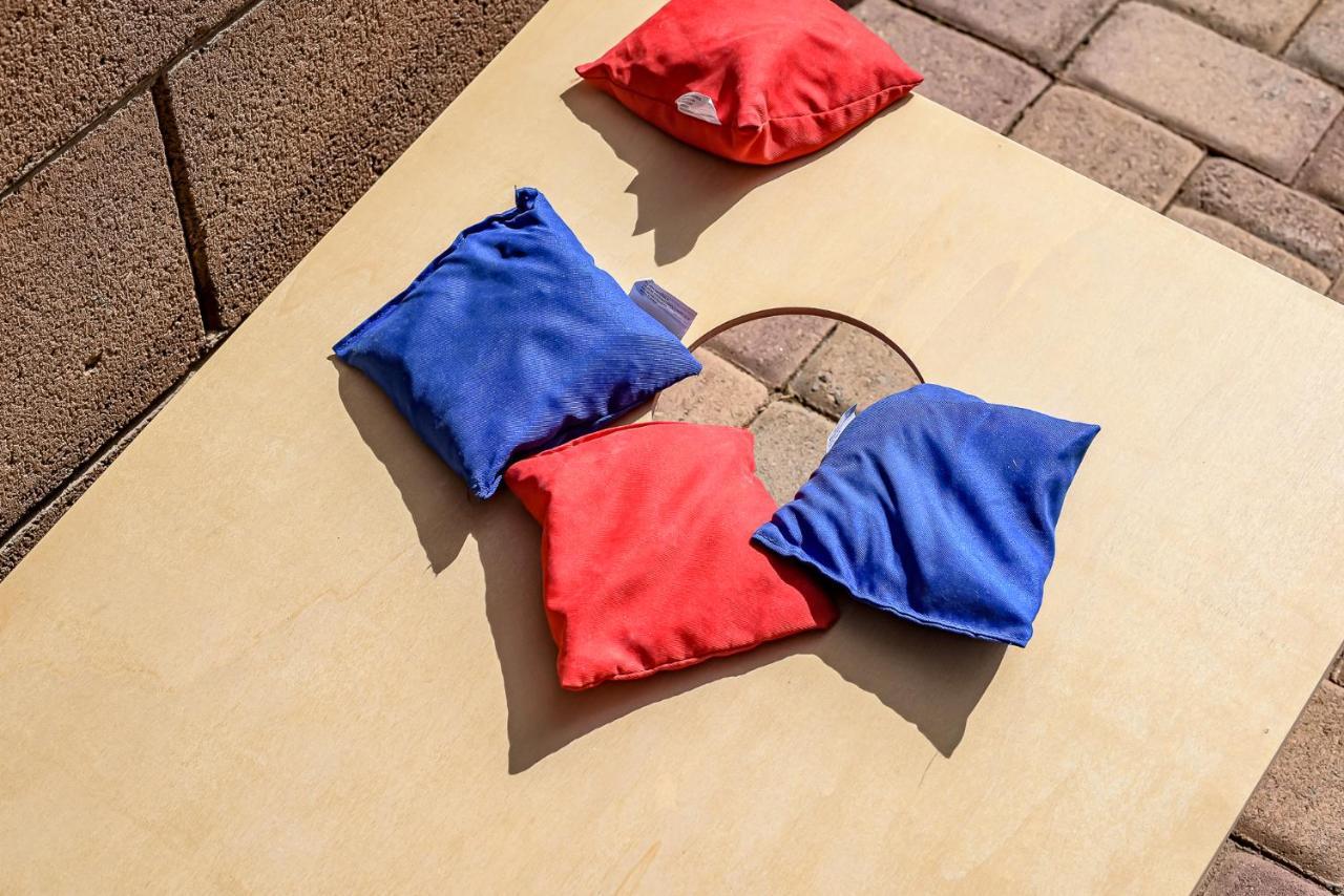 Chic Poolside Oasis - Karaoke - Bbq - Games Phoenix