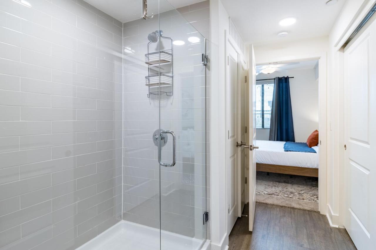 Luxurious Poolside Oasis Heart Of Midtown! Apartamento