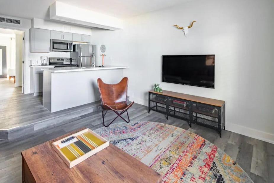 Gorgeous Cozysuites In Camelback With Pool Parking * Phoenix