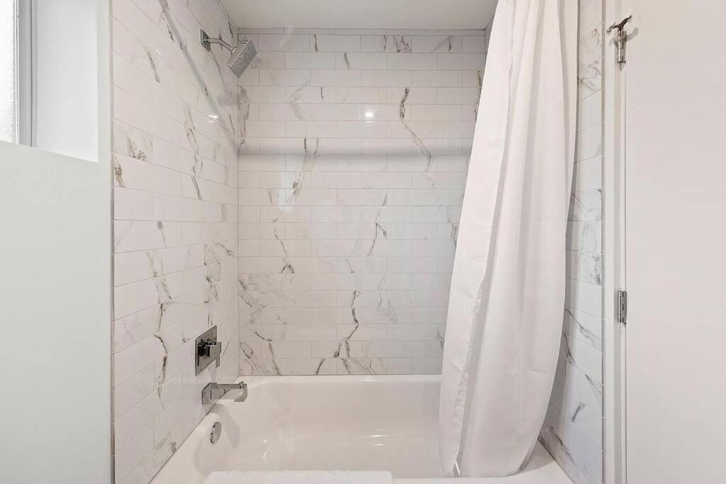 Prime Dtph Location W Pool * Phoenix