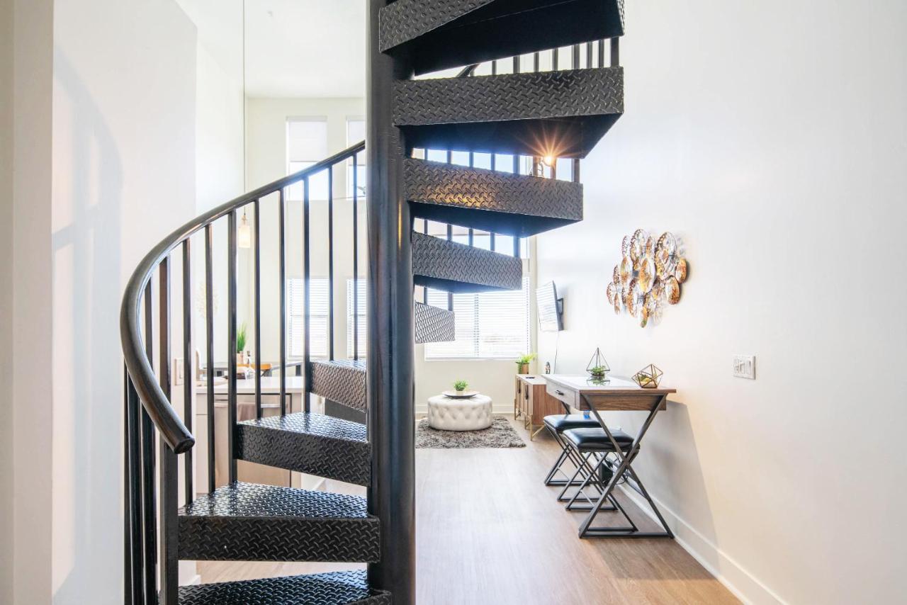 Apartment Loft With Views-king Beds-shop & Dine-1mi & Parking 4058