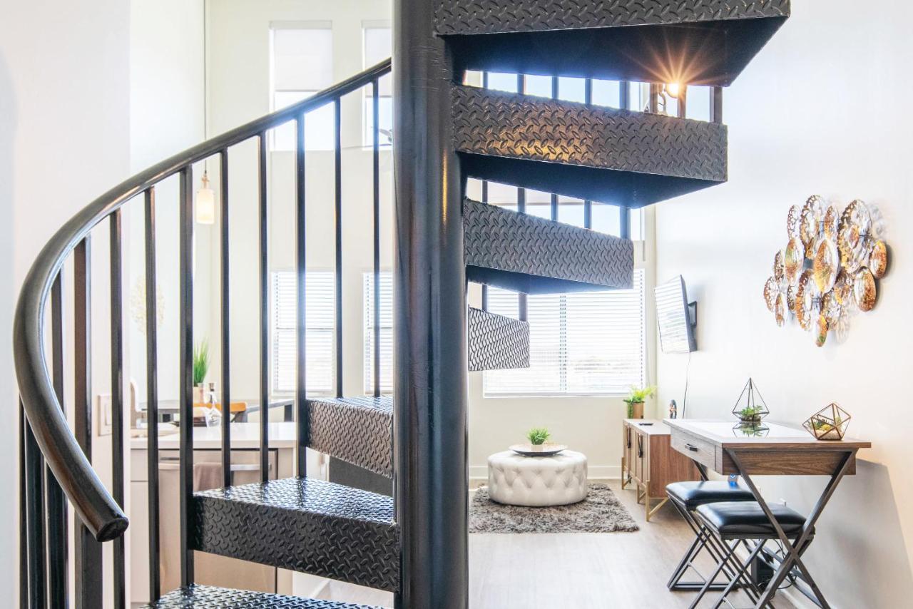 Loft With Views-king Beds-shop & Dine-1mi & Parking 4058