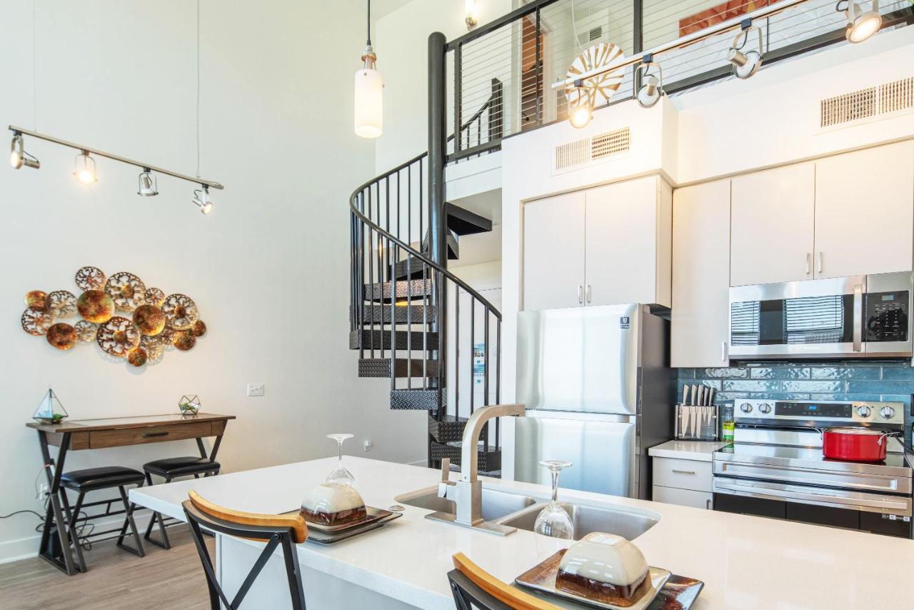 Loft With Views-king Beds-shop & Dine-1mi & Parking 4058 Apartment *