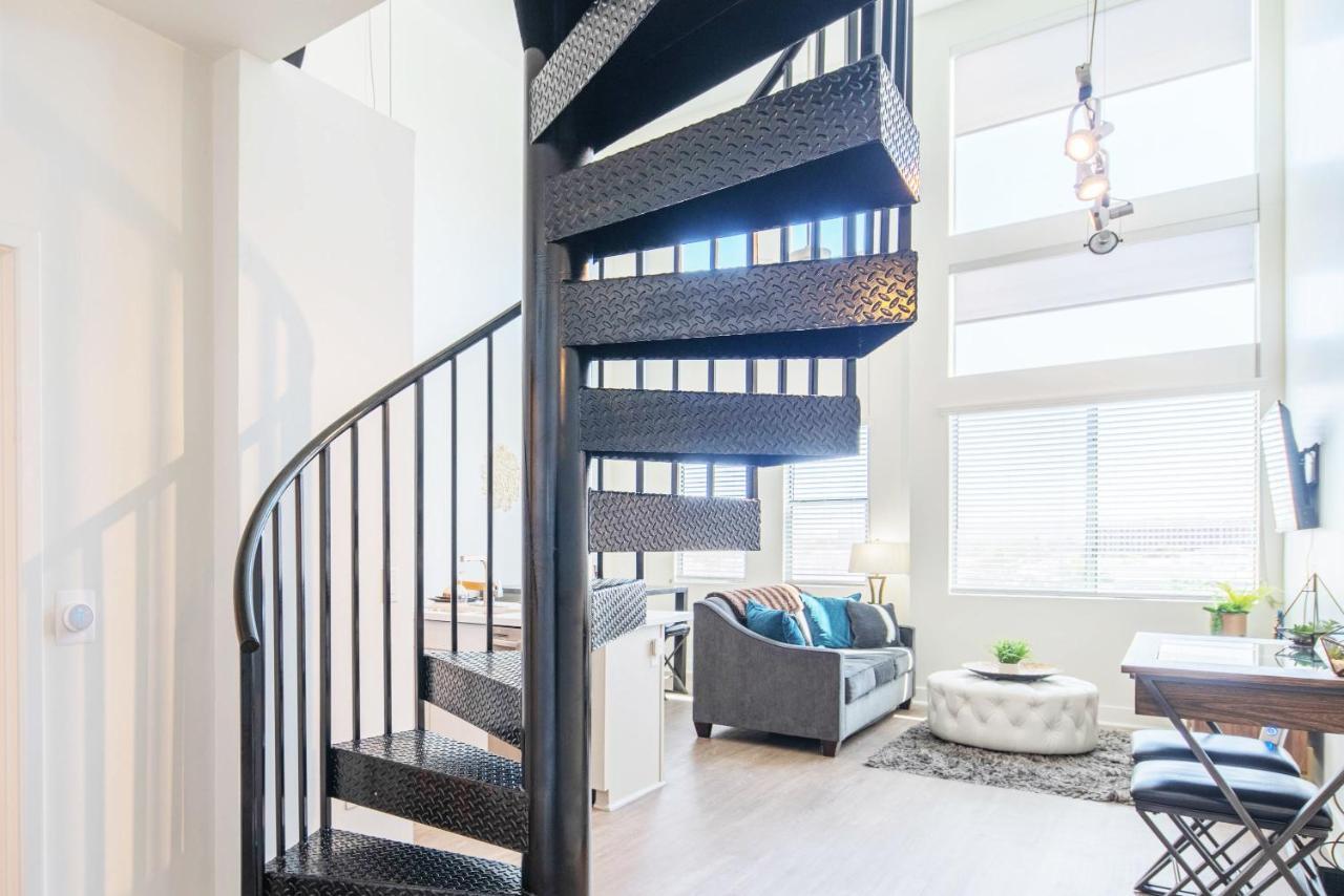 Loft With Views-king Beds-shop & Dine-1mi & Parking 4058 *