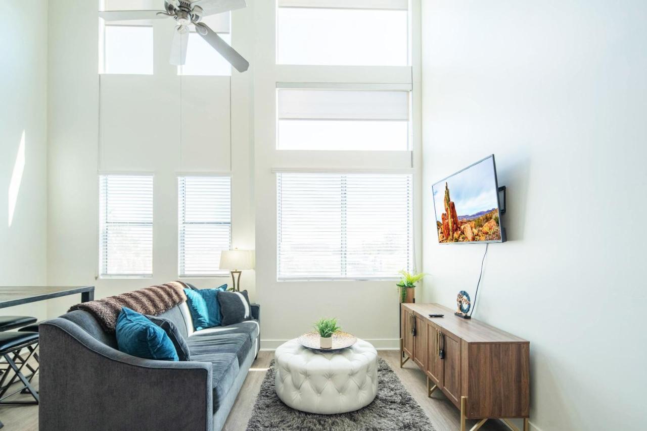 Loft With Views-king Beds-shop & Dine-1mi & Parking 4058 *