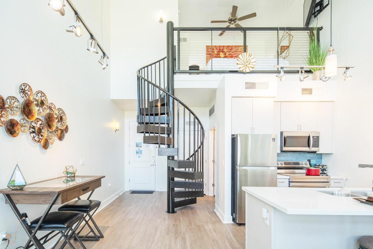 Loft With Views-king Beds-shop & Dine-1mi & Parking 4058 Apartment *