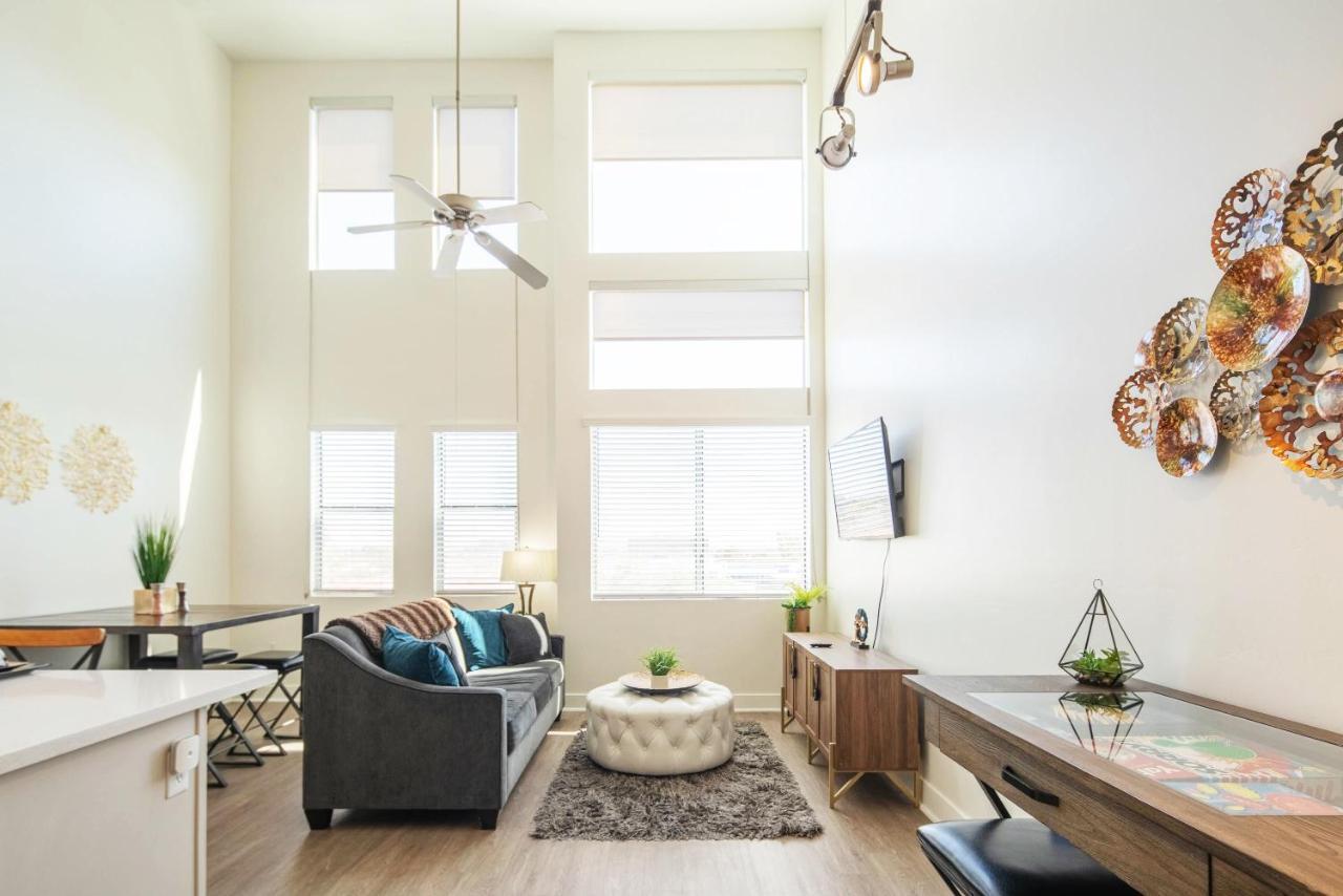 Loft With Views-king Beds-shop & Dine-1mi & Parking 4058 Apartment