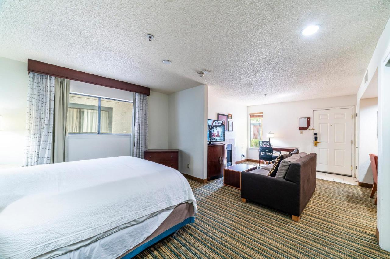 Metro Phx Queen Sleeps 4 Heated Pool