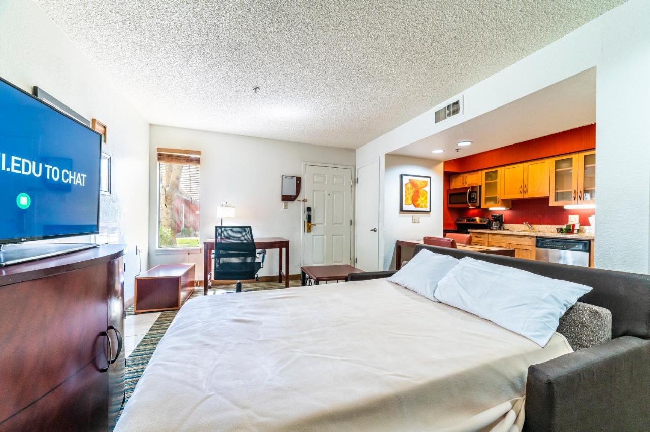Metro Phx Queen Sleeps 4 Heated Pool