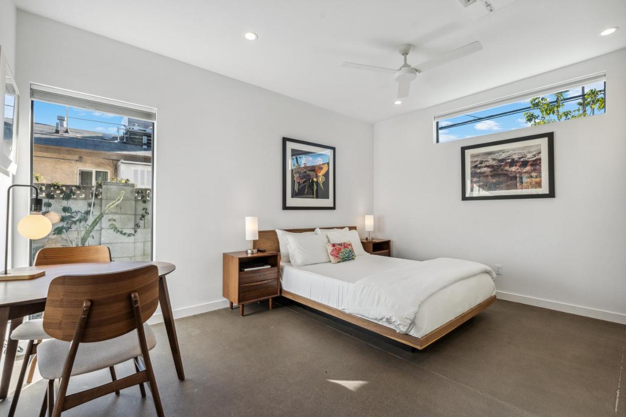 4 Square Apartment *