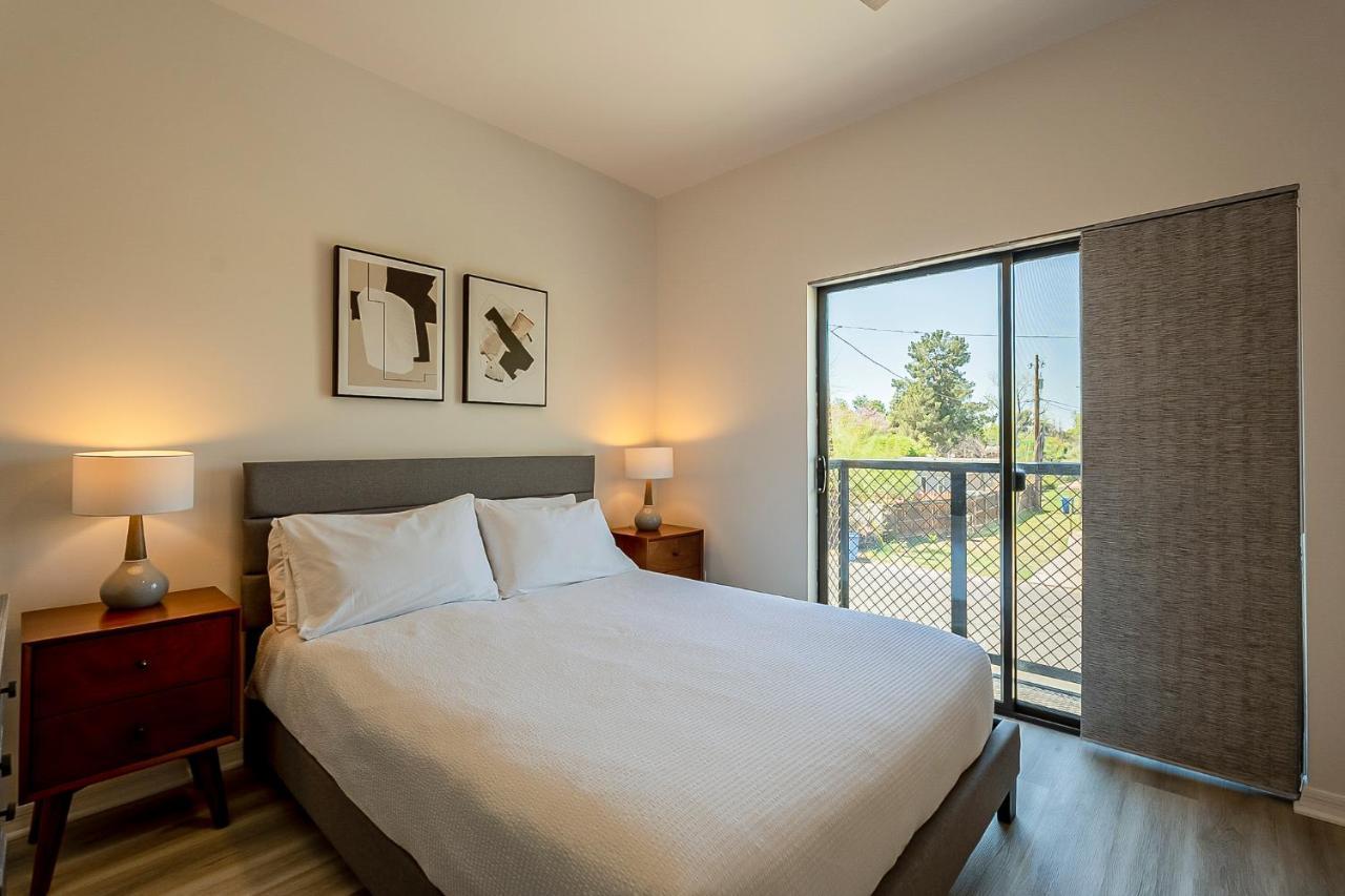 Modern 3 Bed - 3 Bath Townhouse W/ Rooftop Deck Holiday home Phoenix
