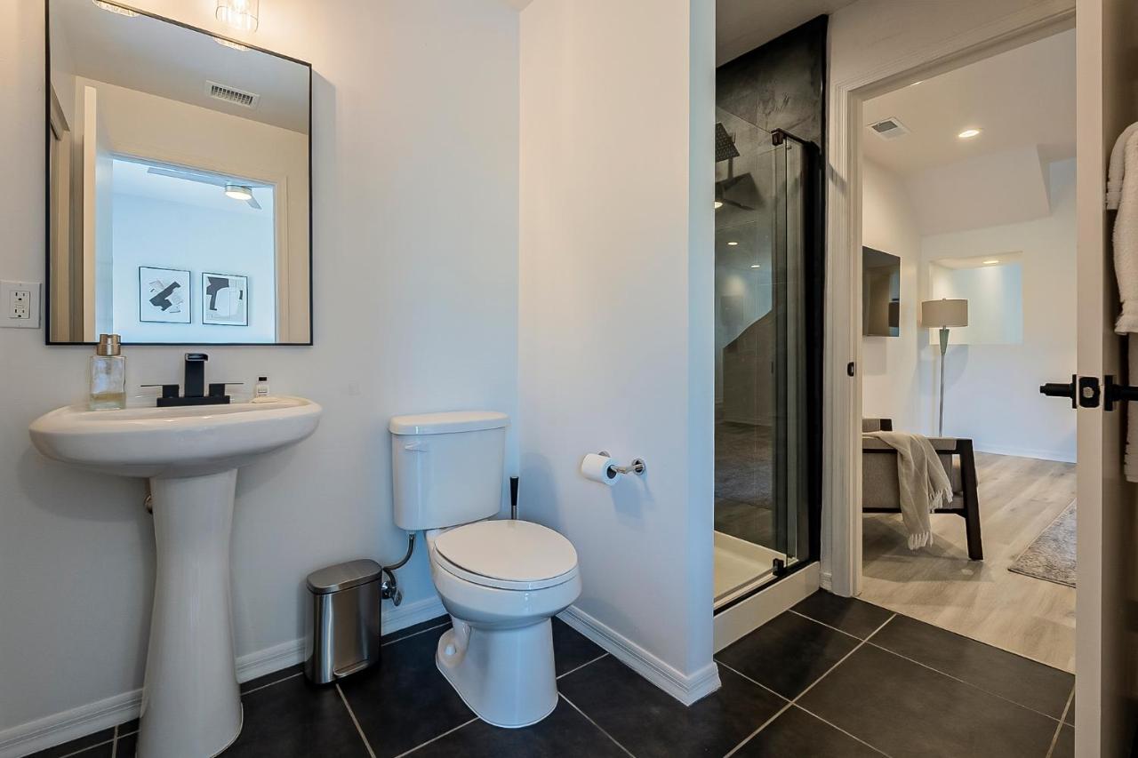 Holiday home Modern 3 Bed - 3 Bath Townhouse W/ Rooftop Deck