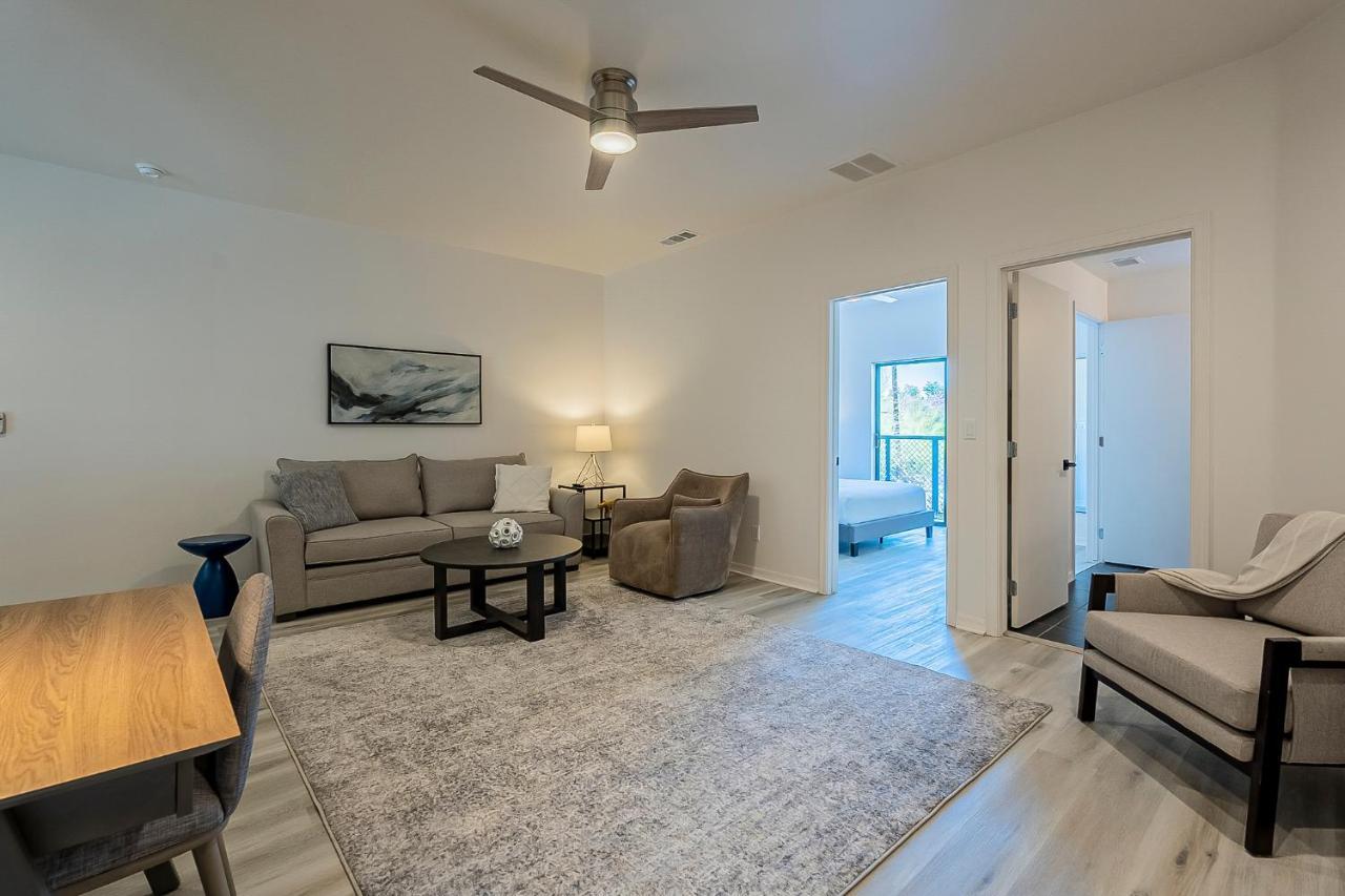 Modern 3 Bed - 3 Bath Townhouse W/ Rooftop Deck Phoenix