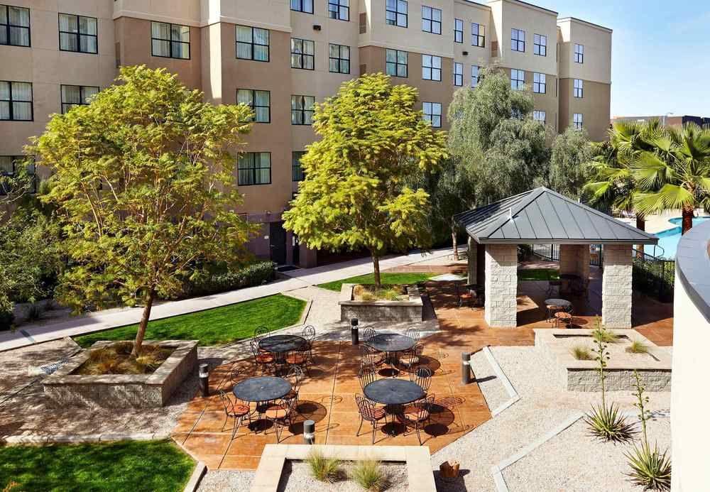 Courtyard North / Happy Valley Phoenix