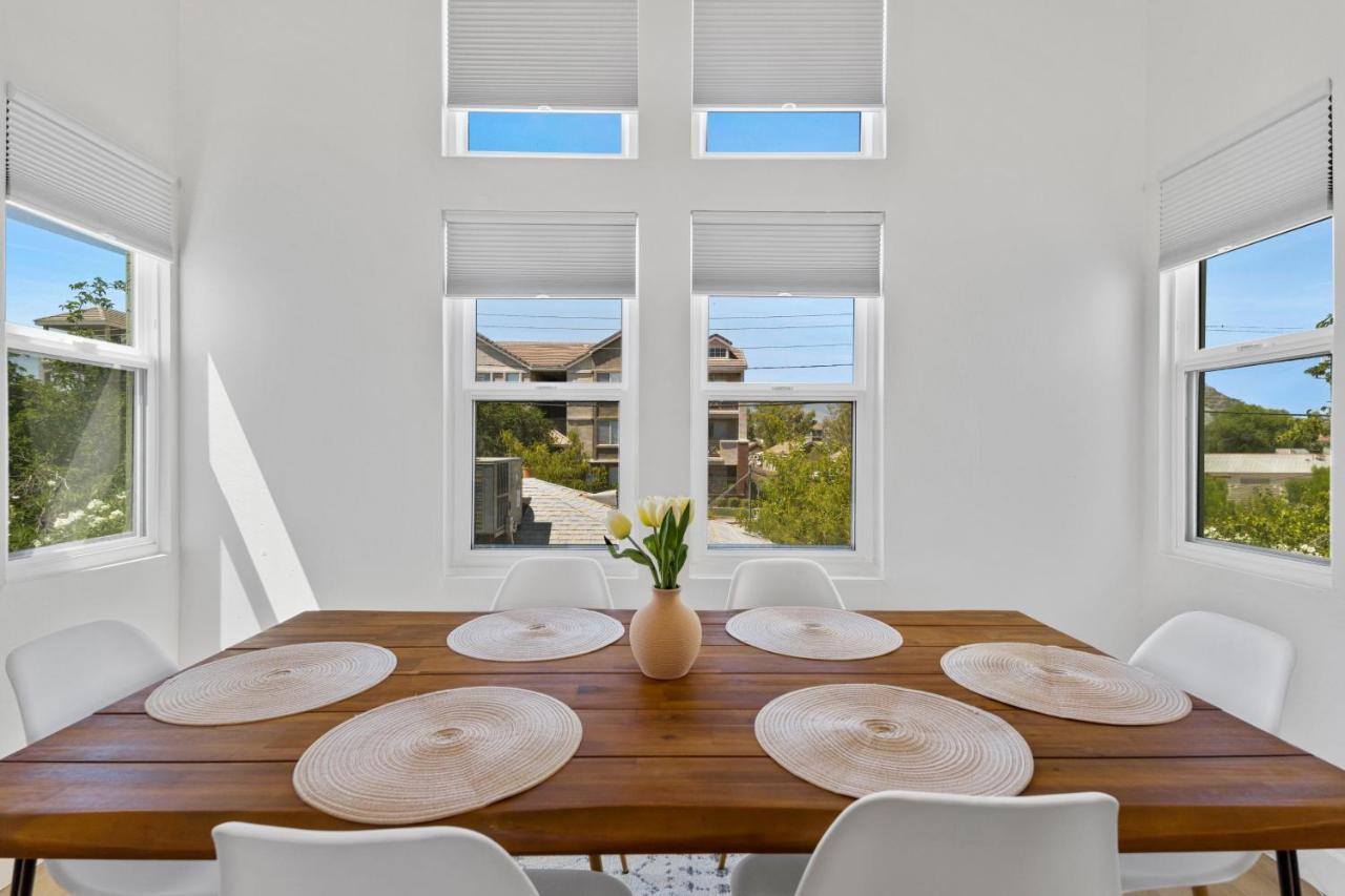 Holiday home Stylish Townhome - Foosball Table, Laundry, Parking! Phoenix