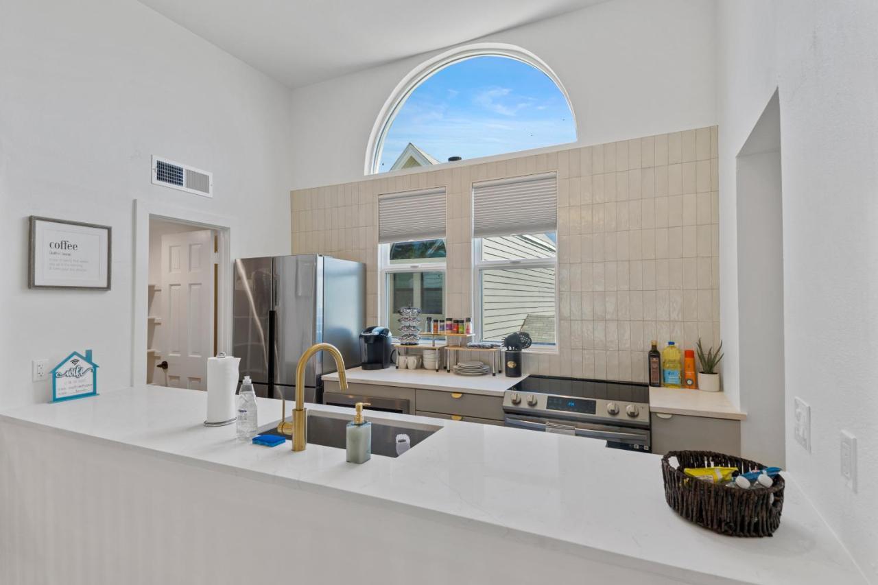 Stylish Townhome - Foosball Table, Laundry, Parking! Holiday home Phoenix