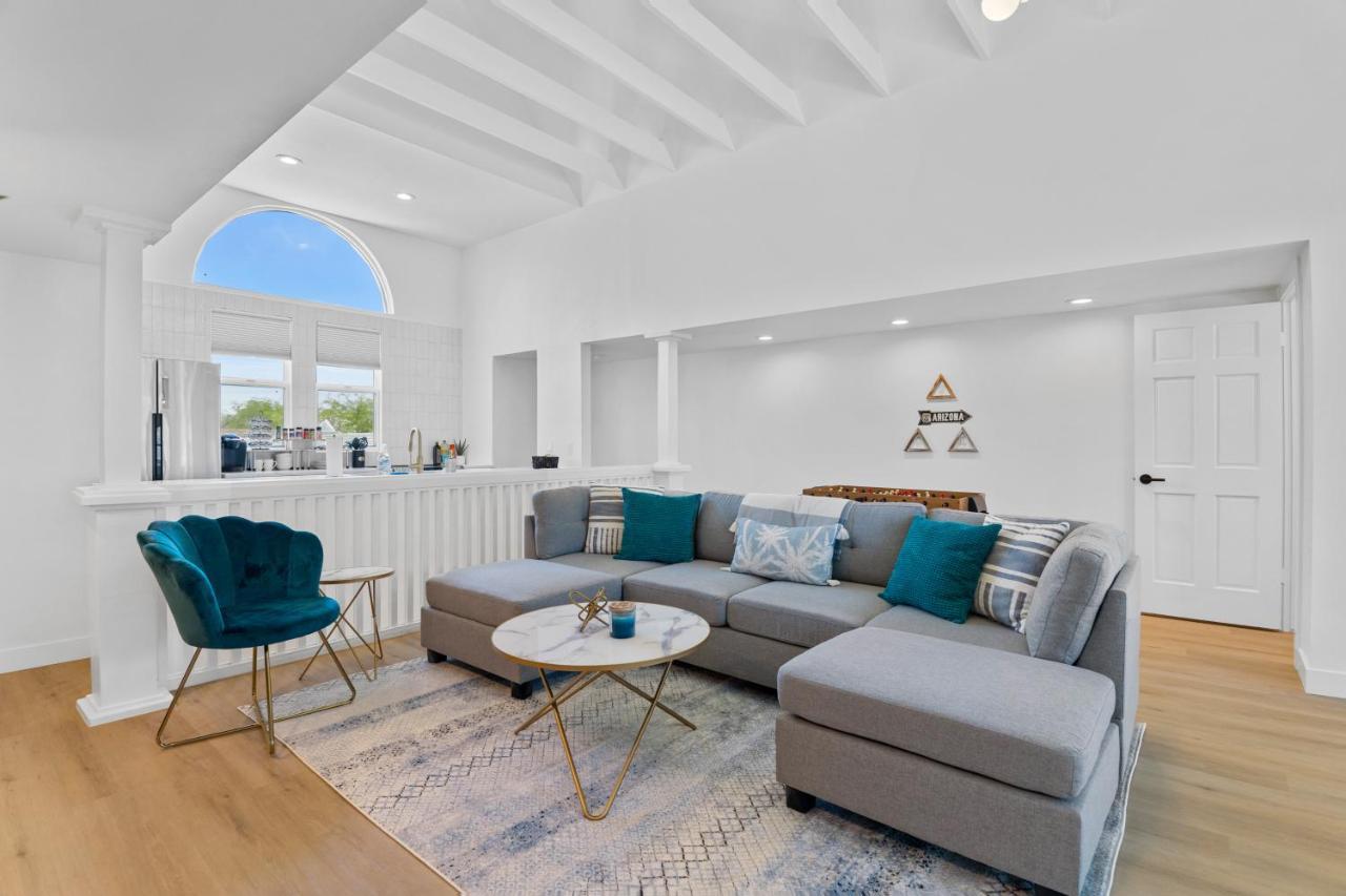 Stylish Townhome - Foosball Table, Laundry, Parking! Phoenix