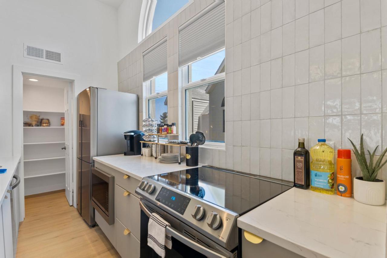 Holiday home Stylish Townhome - Foosball Table, Laundry, Parking! Phoenix
