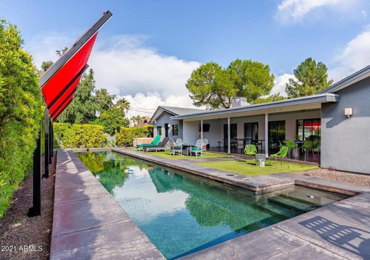Designer 5 Bd Home, Fountain Pool, Spa, Game Patio Holiday home *