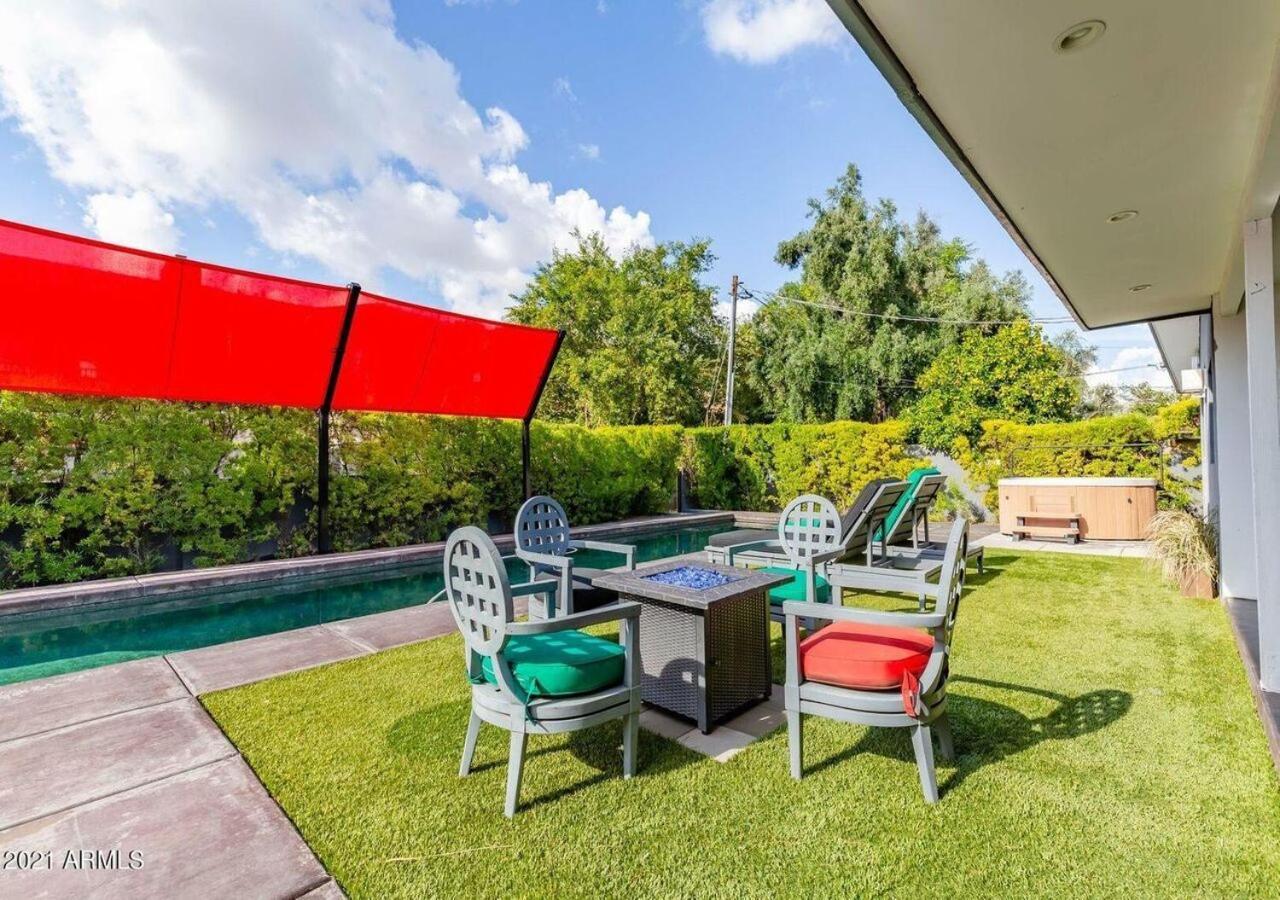 Designer 5 Bd Home, Fountain Pool, Spa, Game Patio Holiday home *