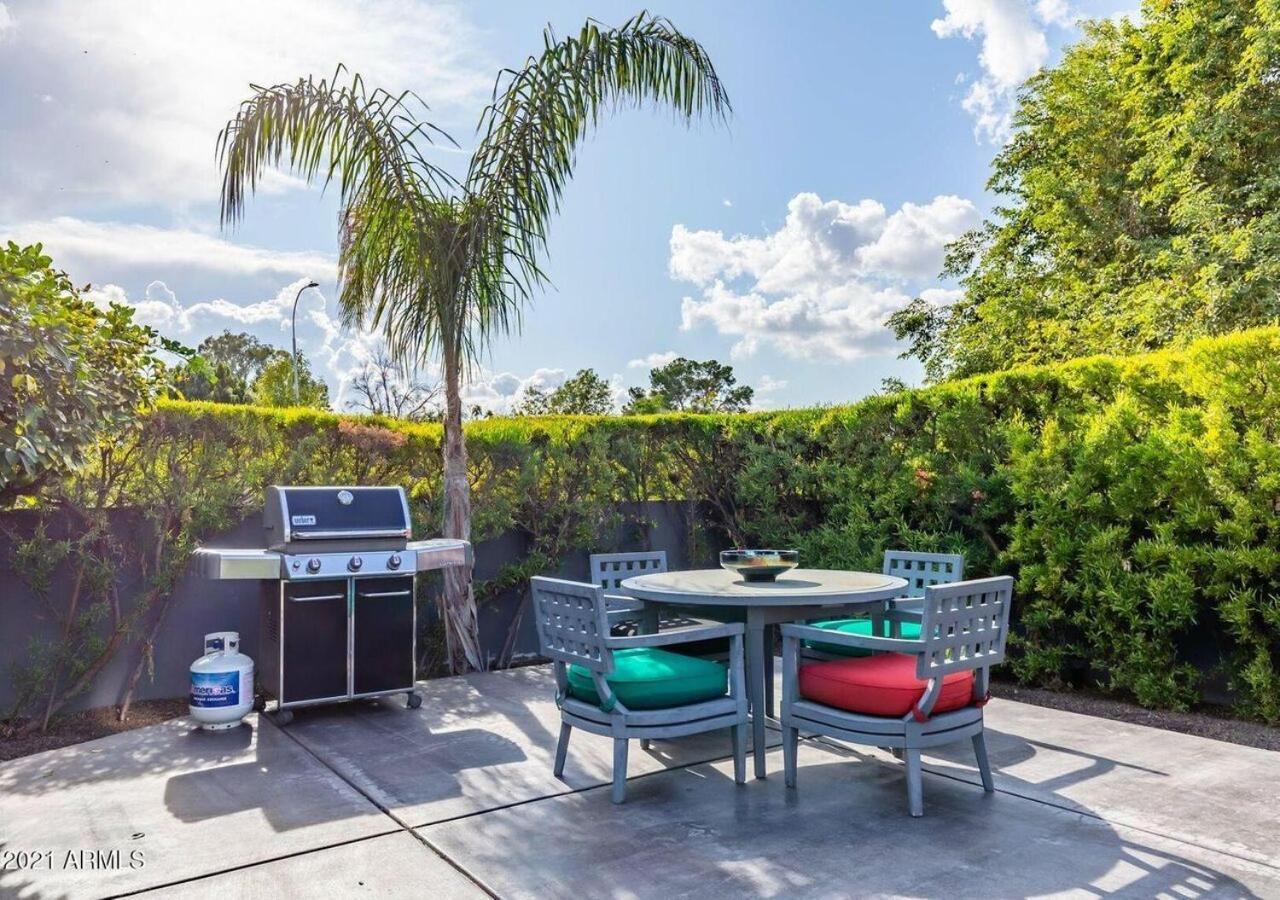 Designer 5 Bd Home, Fountain Pool, Spa, Game Patio Holiday home *