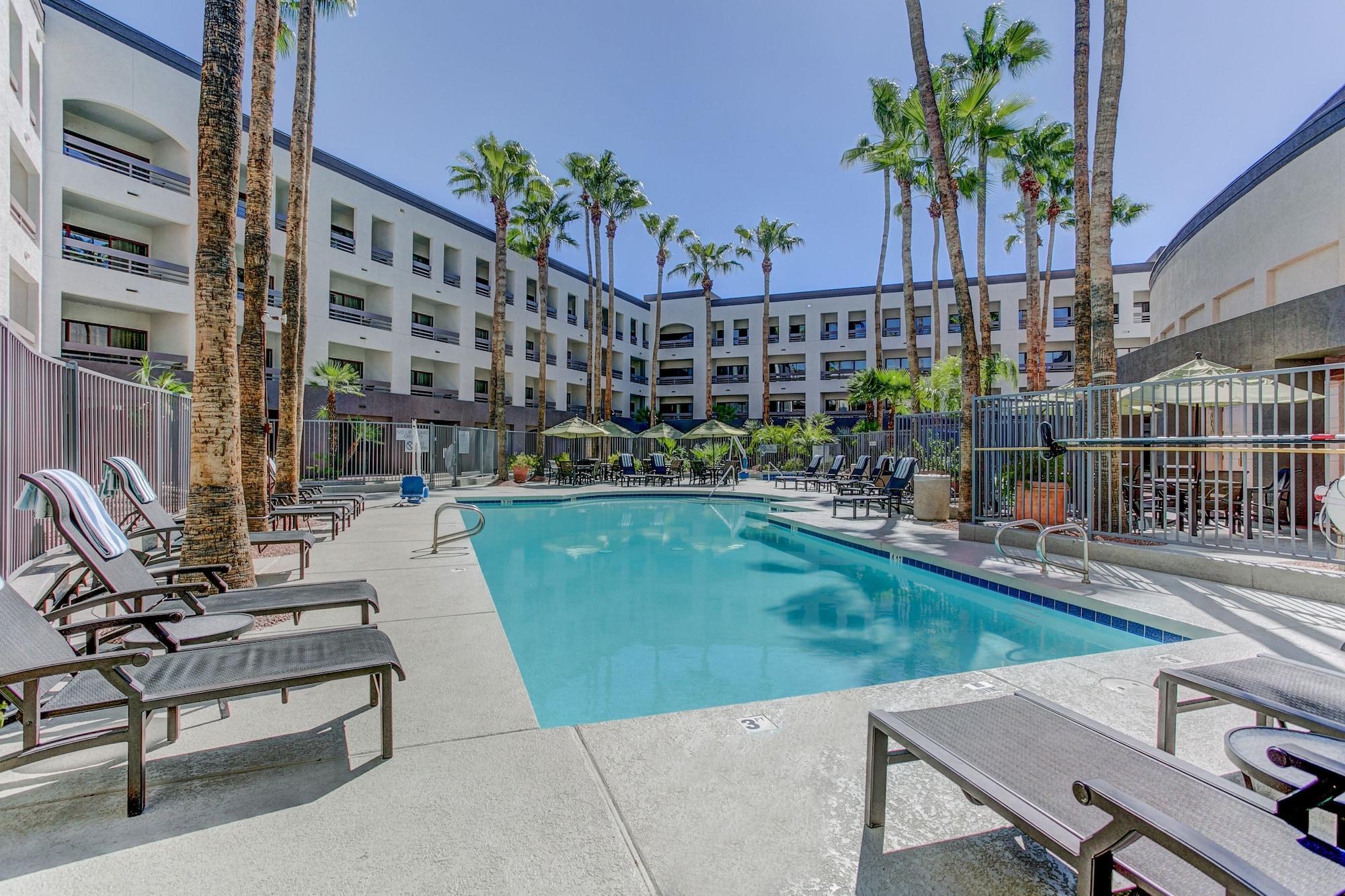 Hilton Airport Hotel 3*