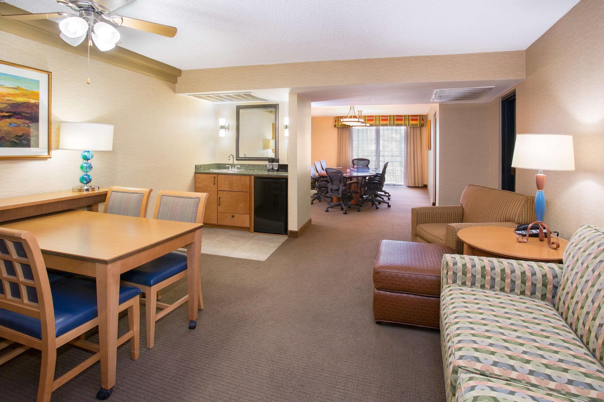 Hotel Embassy By Hilton Biltmore