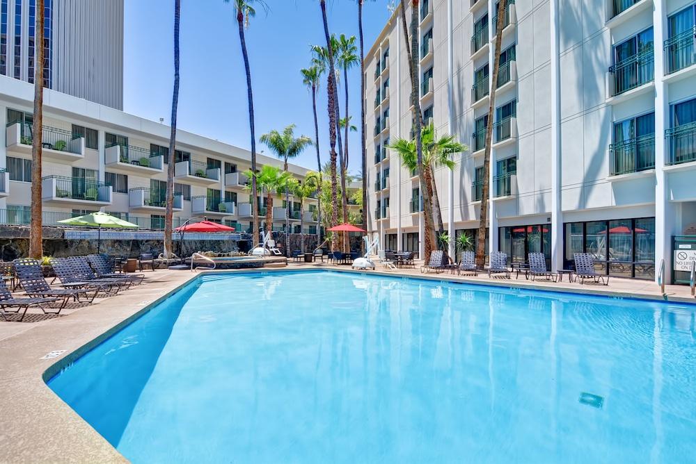Hilton Garden Midtown 3*
