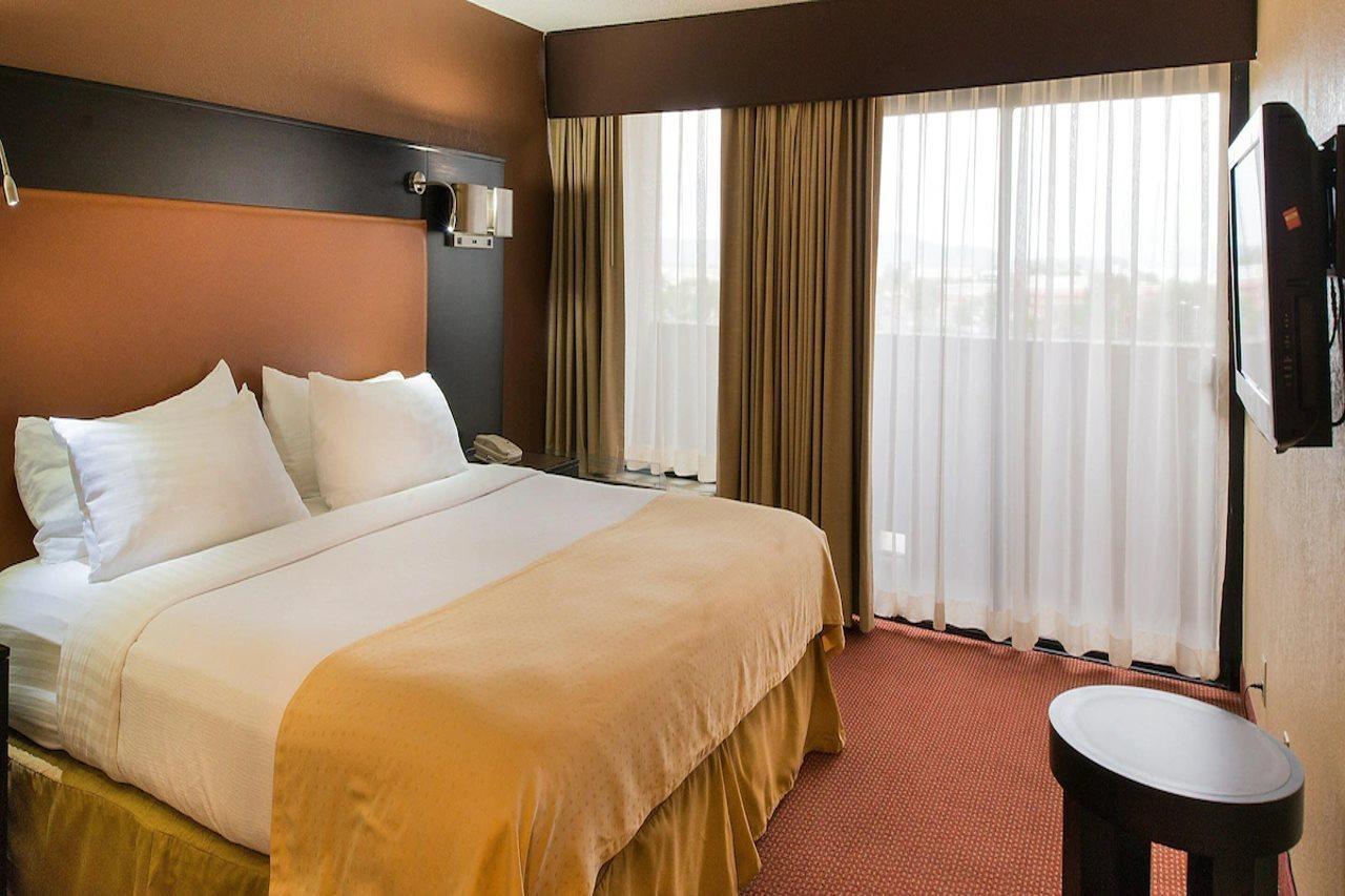 Greentree West Hotel