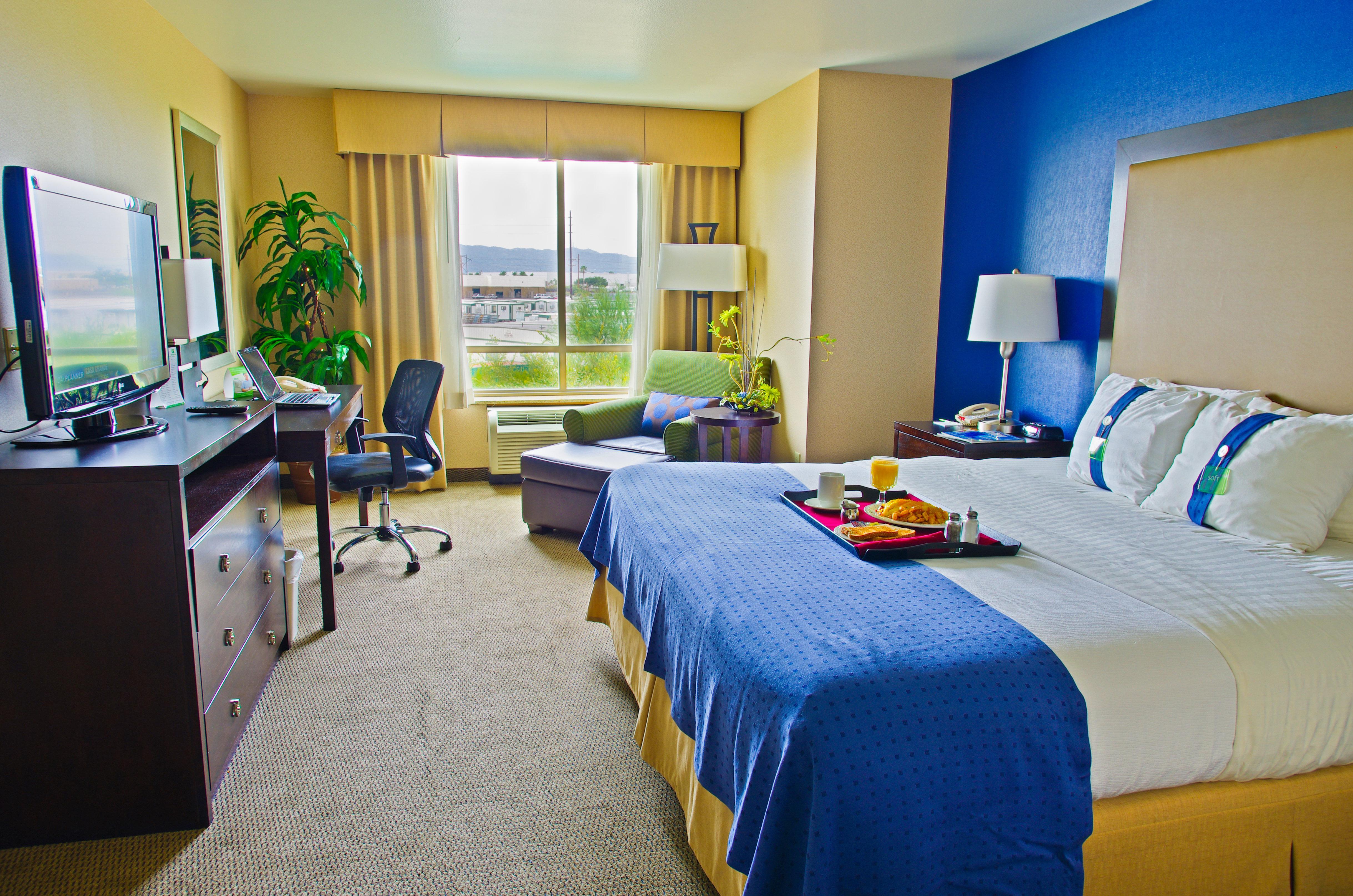 Holiday & Airport By Ihg Hotel