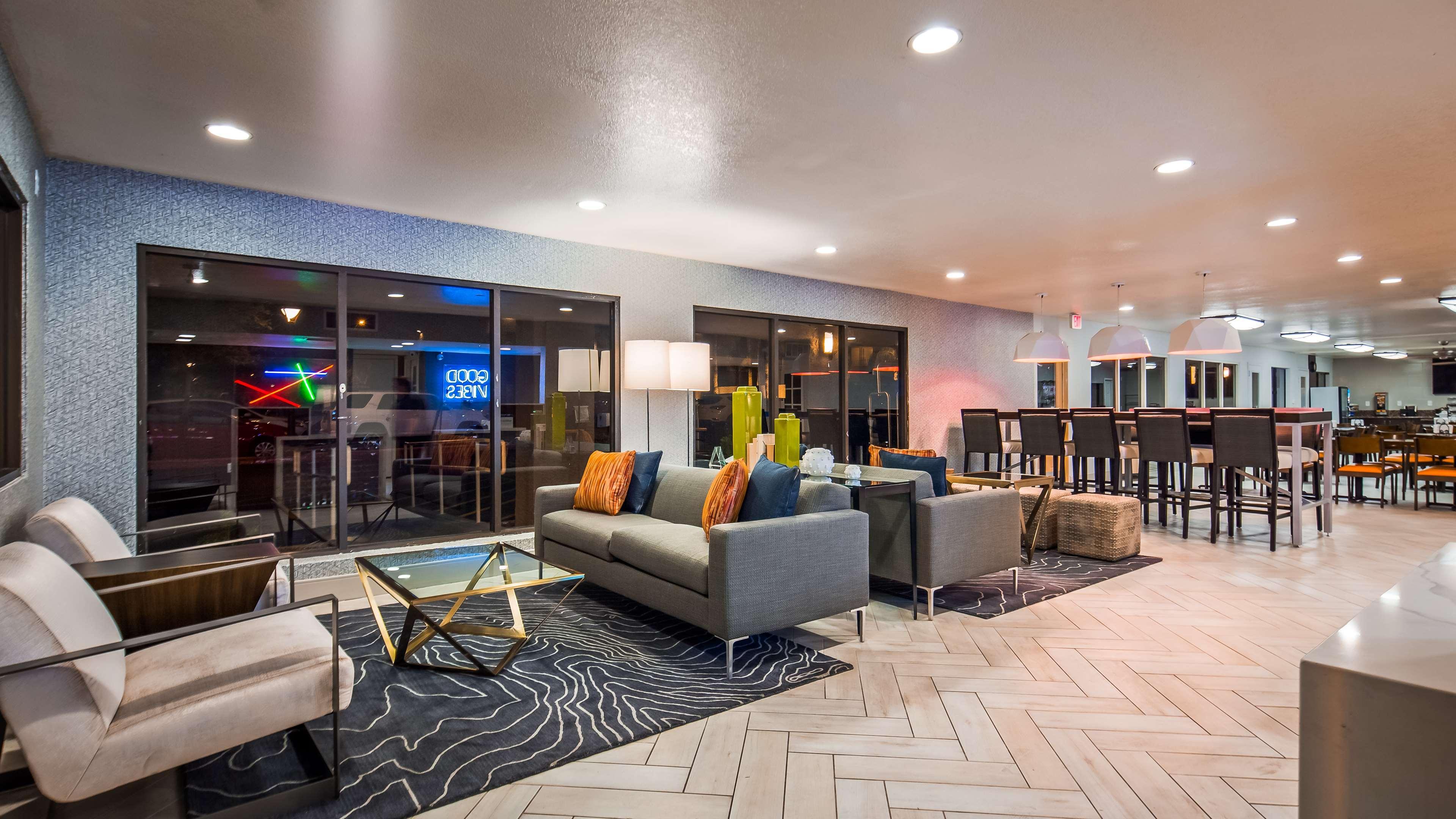 Hotel Western Innsuites & Phoenix