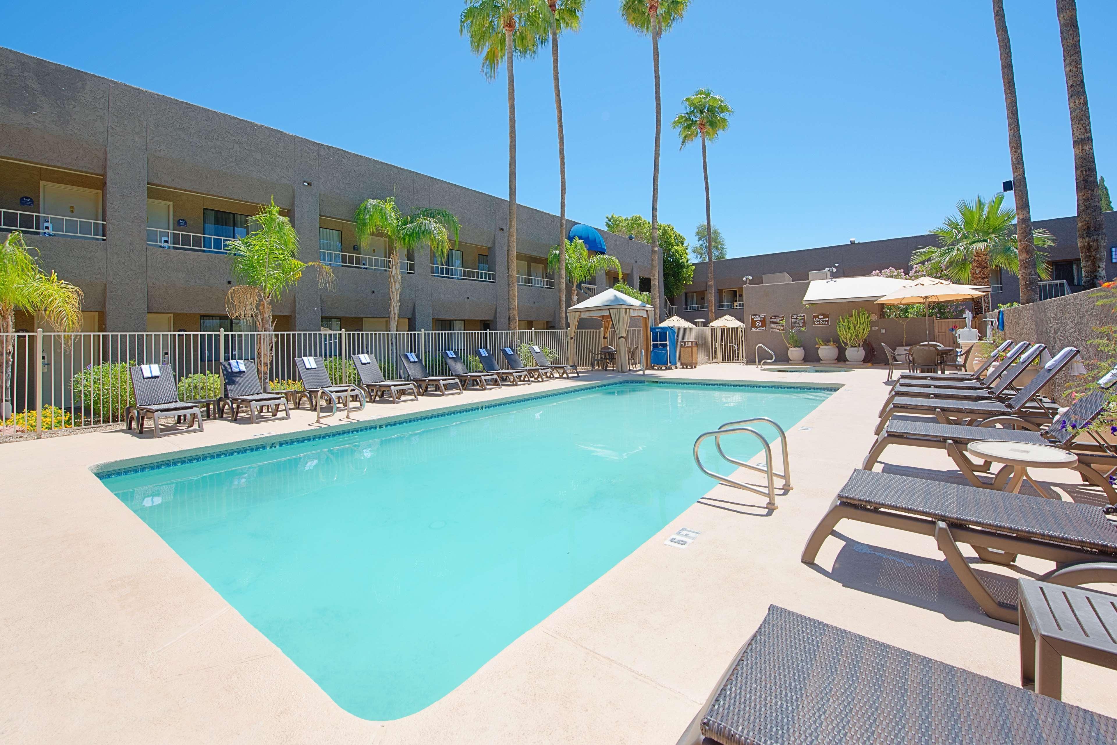 Western Innsuites & Hotel Phoenix
