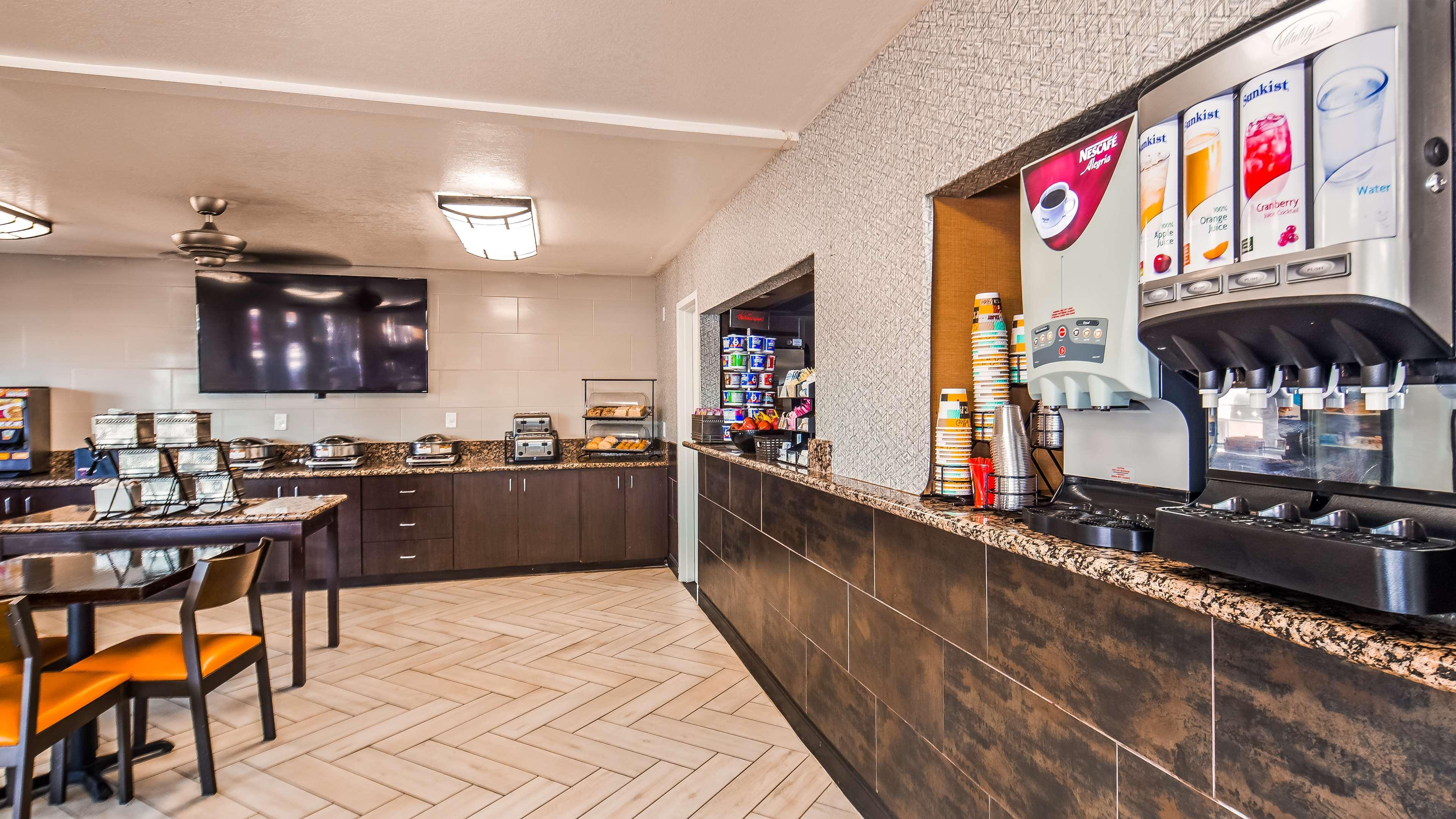 Western Innsuites & Hotel Phoenix