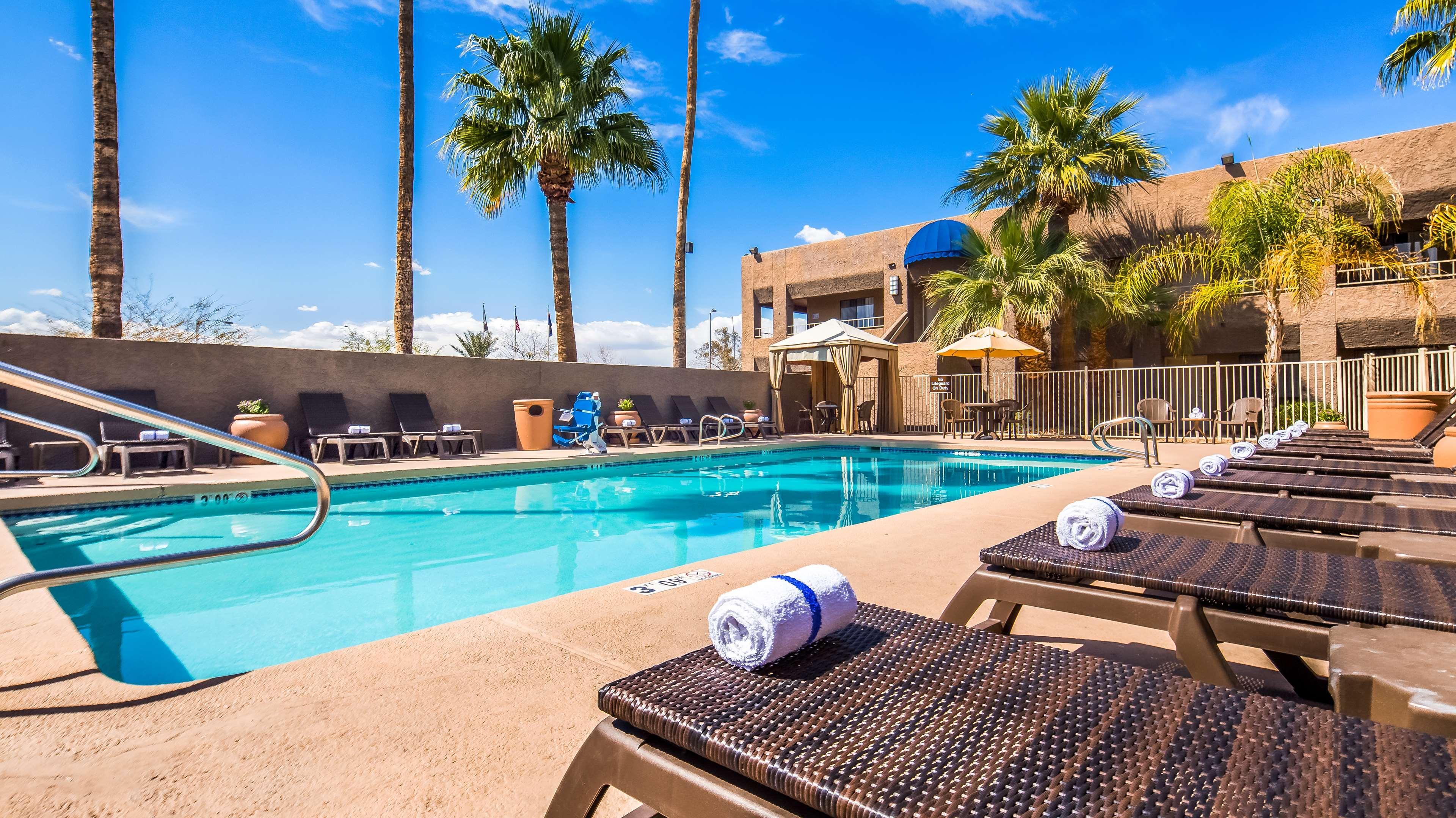 Hotel Western Innsuites &