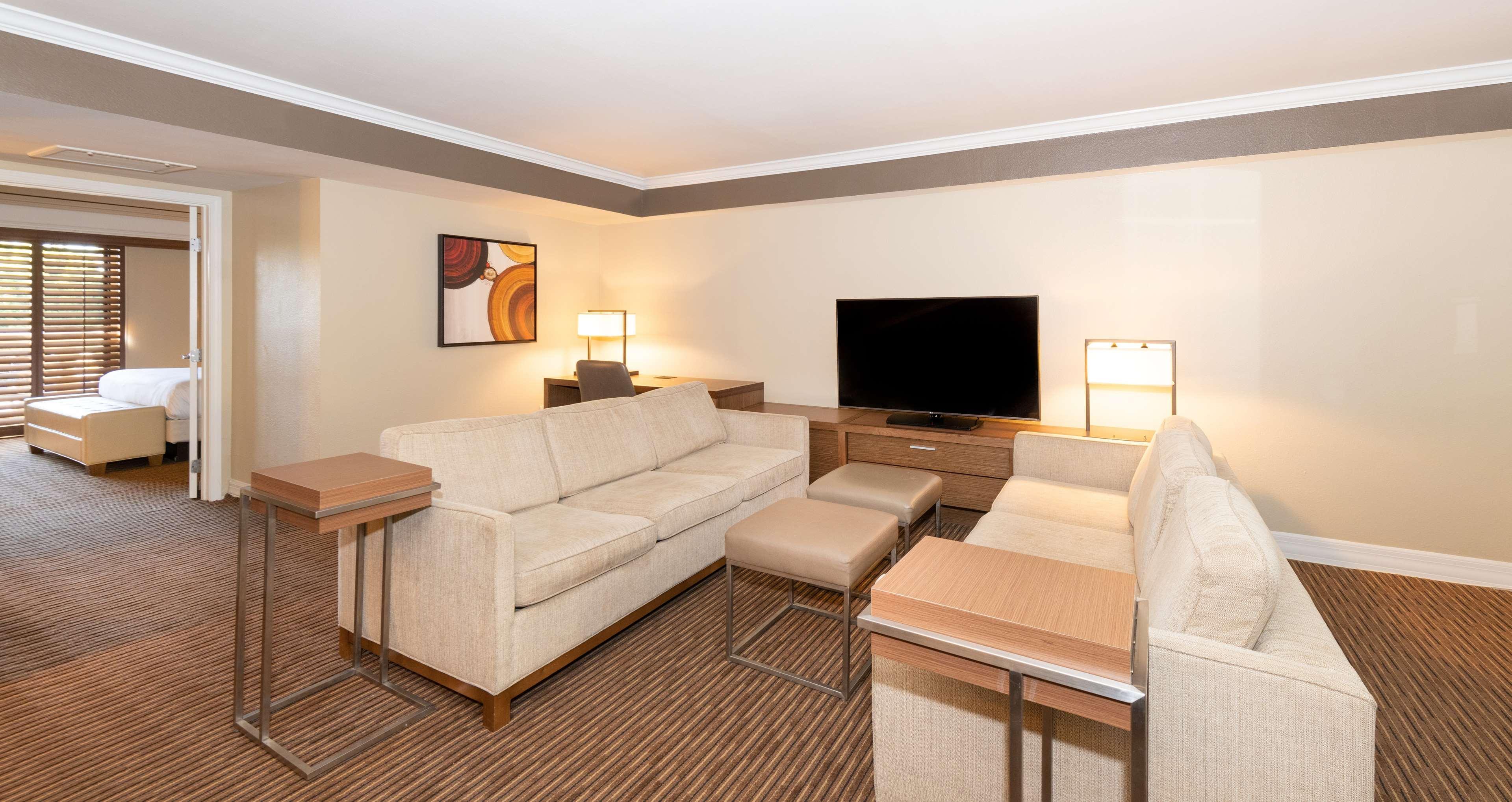 Hilton At The Peak 4*
