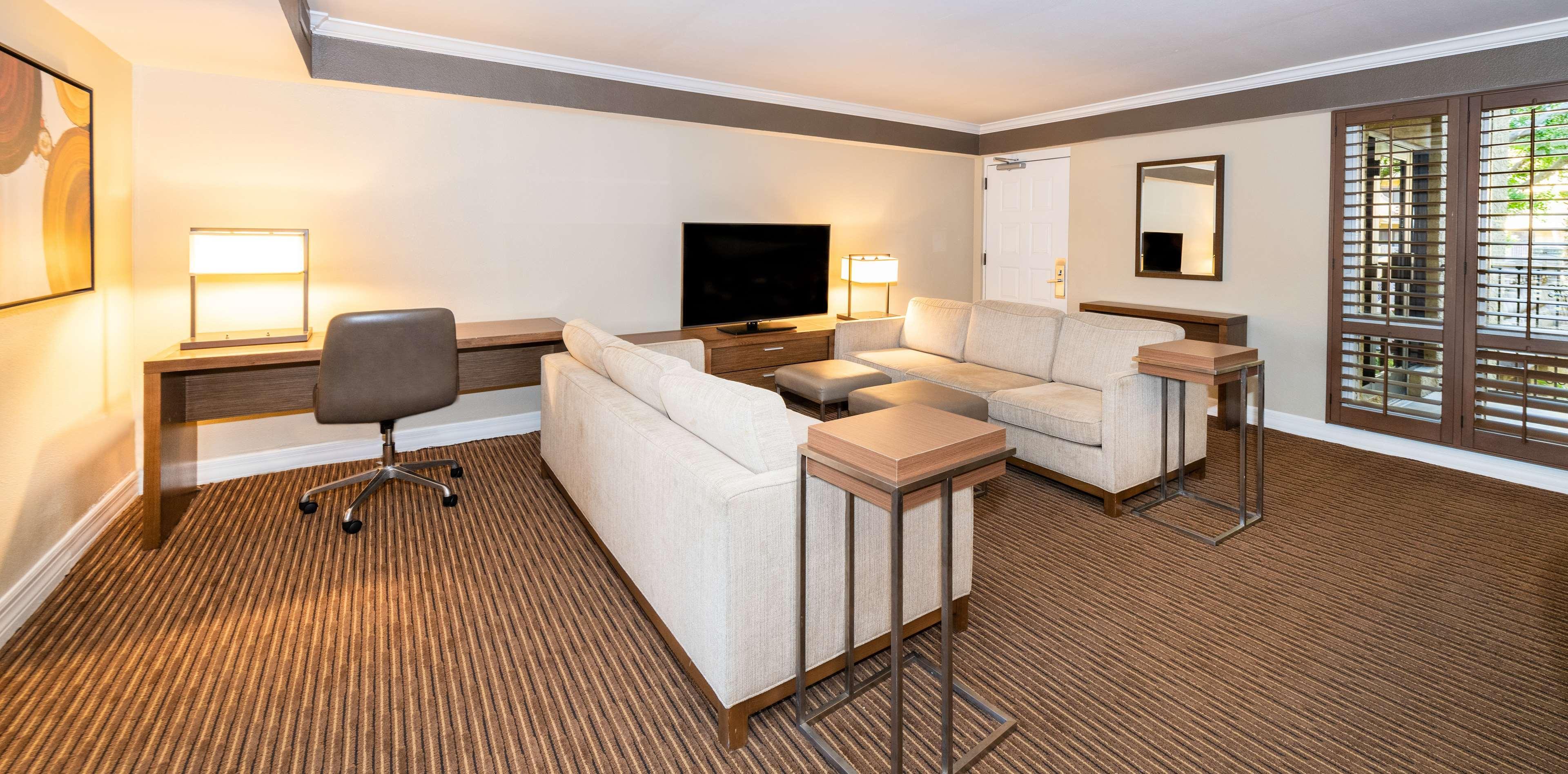 Hilton At The Peak 4*