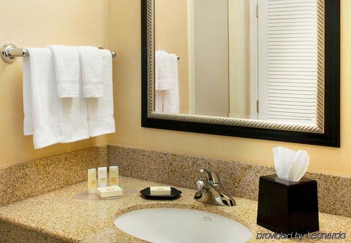 Courtyard By Marriott North Phoenix