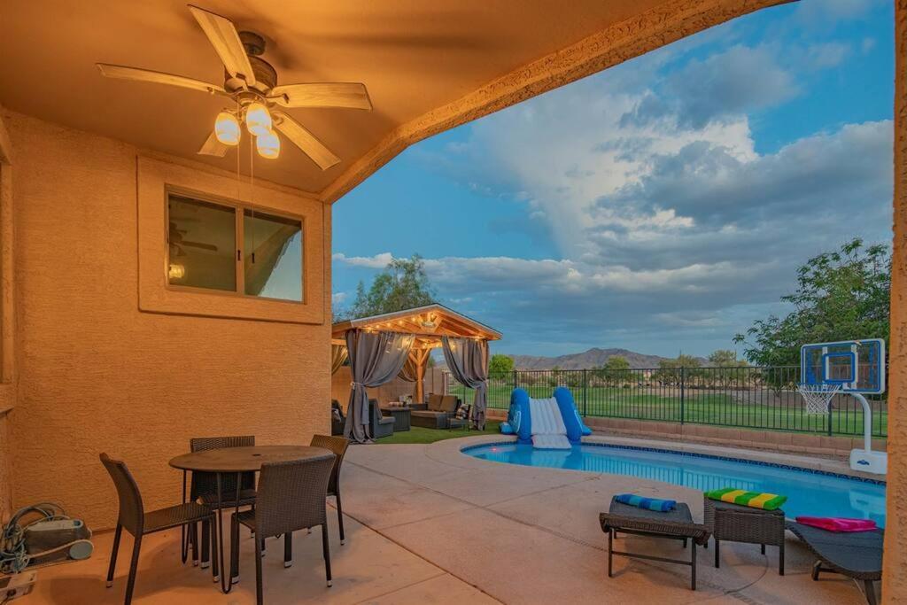 Tranquil Oasis: Experience Luxury Living! Phoenix