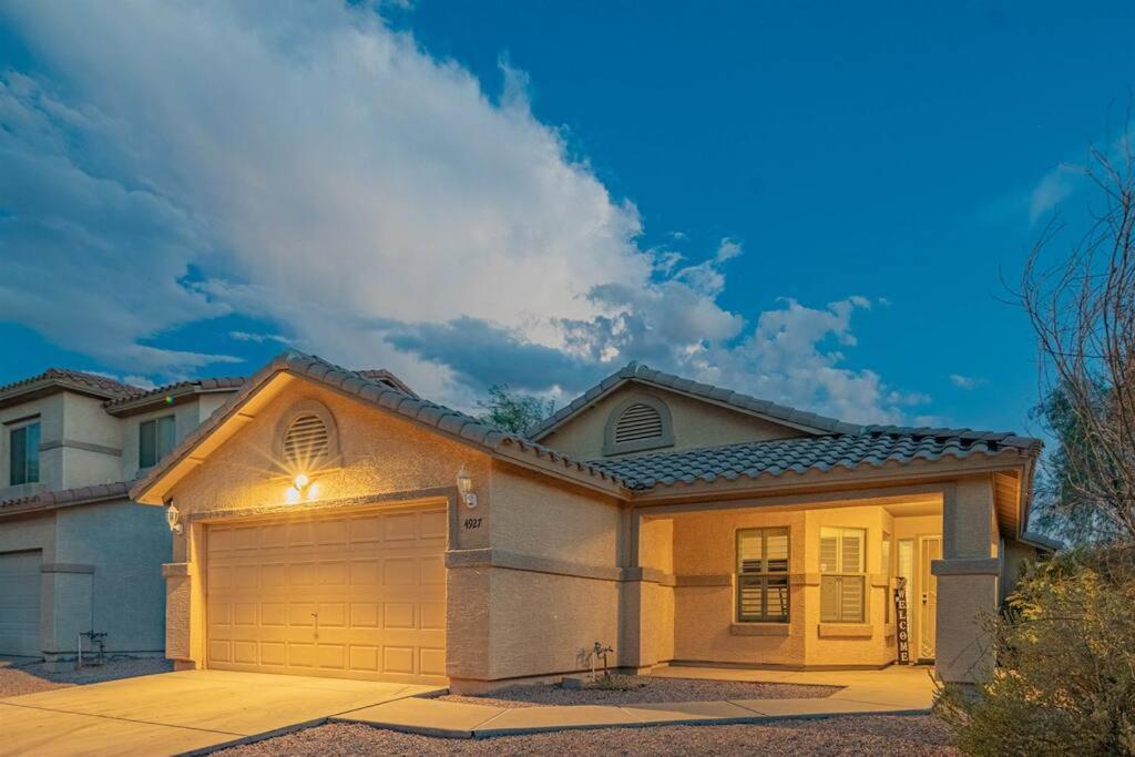 Tranquil Oasis: Experience Luxury Living! Holiday home Phoenix
